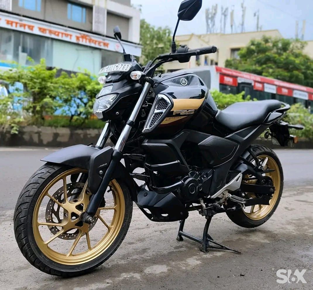 Yamaha fzs fi v4 standard Used bikes in Brand-yamaha