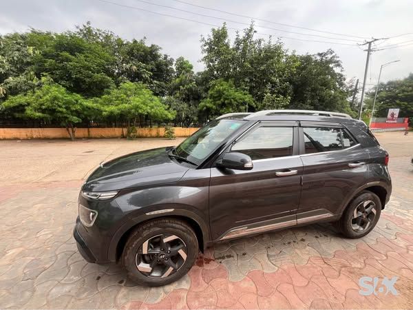 Hyundai Venue 15-crdi-sx-o Used cars in Model-venue