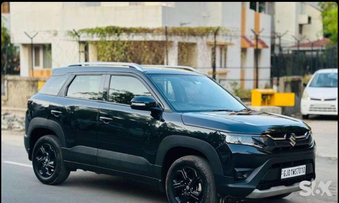 MARUTI SUZUKI BREZZA 15-zxi-at-smart-hybrid-dual-tone Used cars in Vehicletype-suv