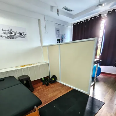 Dr. Barkha Dakhneja Physiotherapist