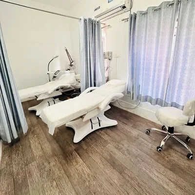 Dr. Sonam Mehra (MD) (DNB) Dermatologist, Cosmetologist