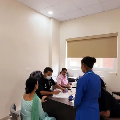 Dr. AKSHAY MAHAJAN