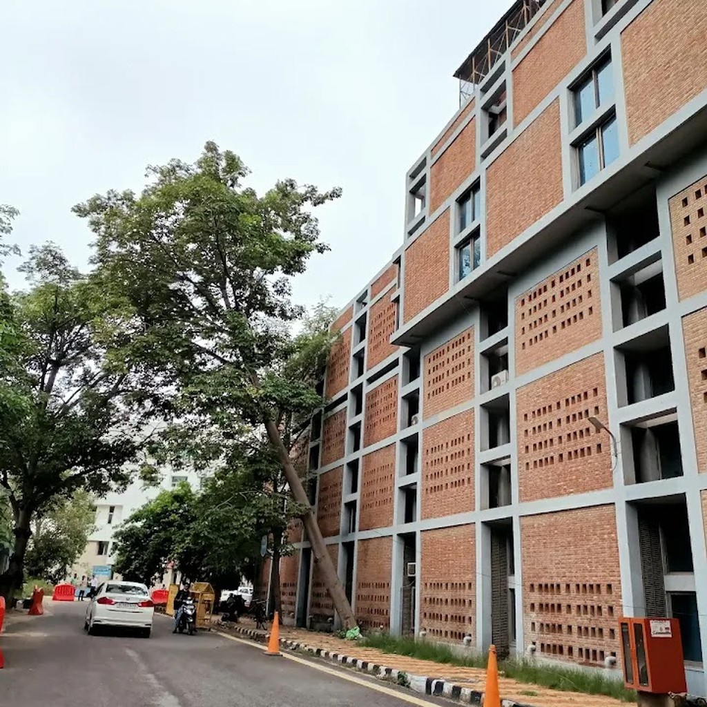 Kalawati Saran Children's Hospital