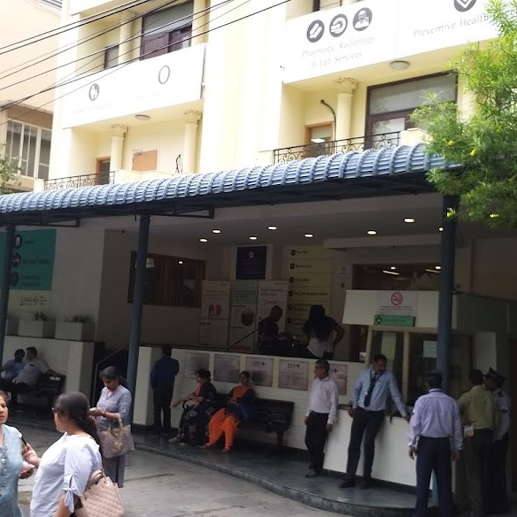 Max multispeciality centre panchsheel park