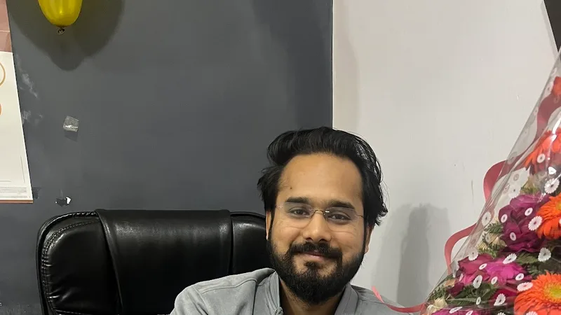 Dr PARAM SATSANGI MD ( GOVT) DERMATOLOGIST AND COSMETIC SURGEON Clinic