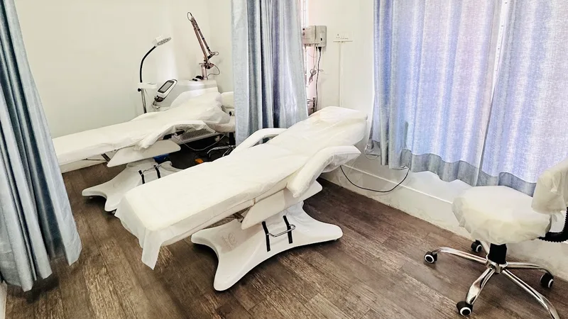 Dr Sonam Mehra (MD) (DNB) Dermatologist, Cosmetologist Clinic