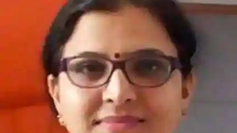 Dr Deepali Shukla- Gynecologist And Infertility Specialist In Akola Clinic