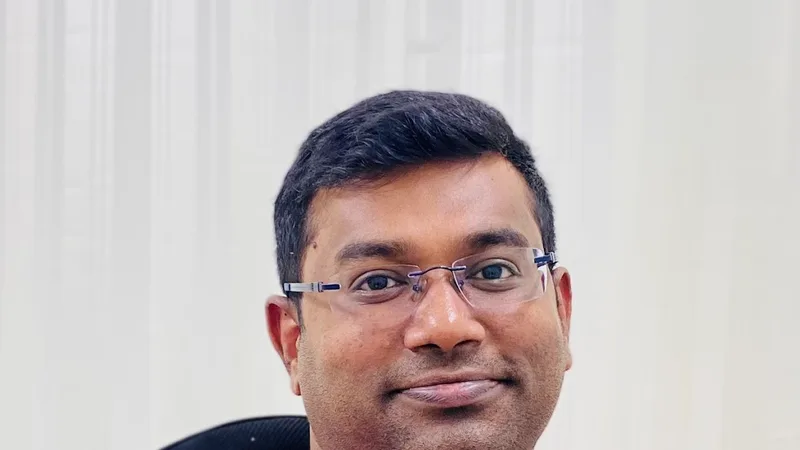 Dr.Keerthivasan - Spine Surgeon in Chennai | Endoscopic Spine Surgeon | Minimally Invasive Spine | Spine Specialist Chennai