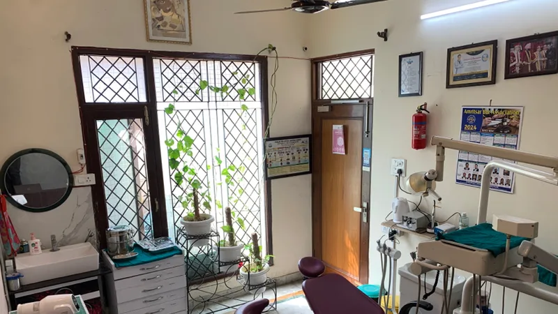 SMILE UNIVERSE DENTAL CLINIC