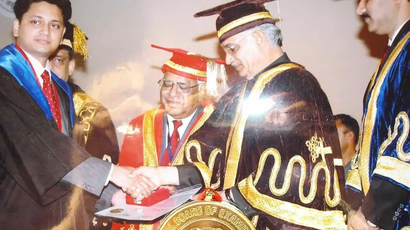 Dr Suddhasattwa Sen Sr. GI HPB Colorectal stomach oesophagus anorectal hernia GB Liver and Cancer Surgeon specialist Clinic