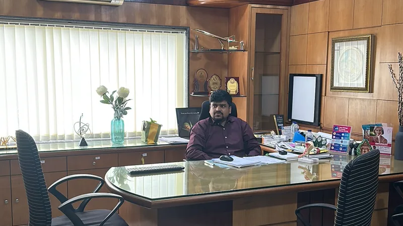 Dr Surya Agarwal PCOS Expert and Male Infertility Specialist Laparoscopic Surgeon in kolkata Clinic