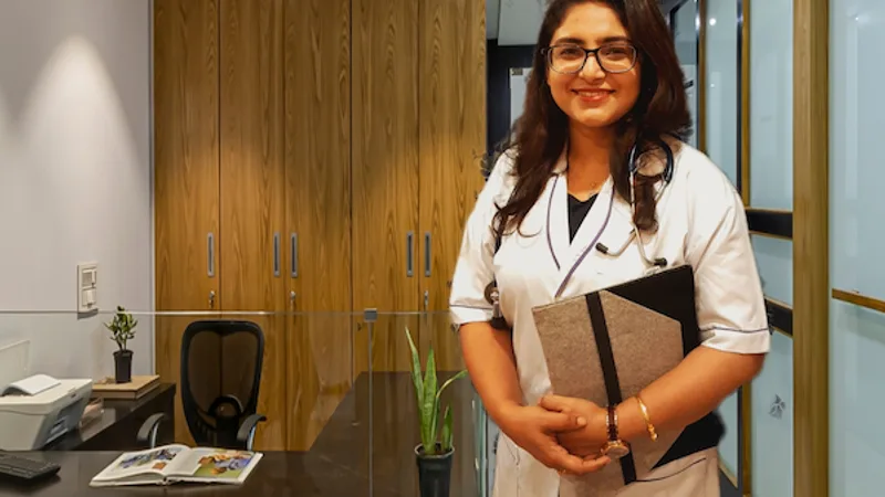 Dr Ushasi Mukherjee 🥇 Gold Medalist Best gynecologist at Bhagirathi Neotia Clinic