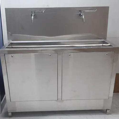 SCRUB STATION TWO BAY ELBOW OPERATED 51â€